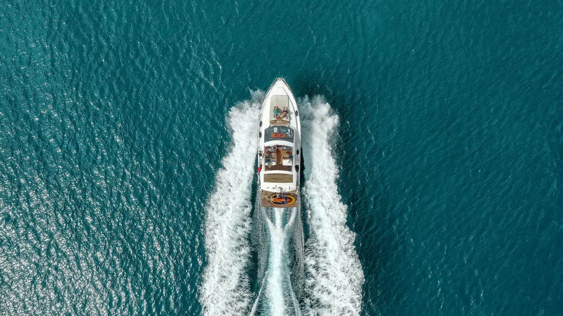 Yate de lujo en el mar de Acapulco